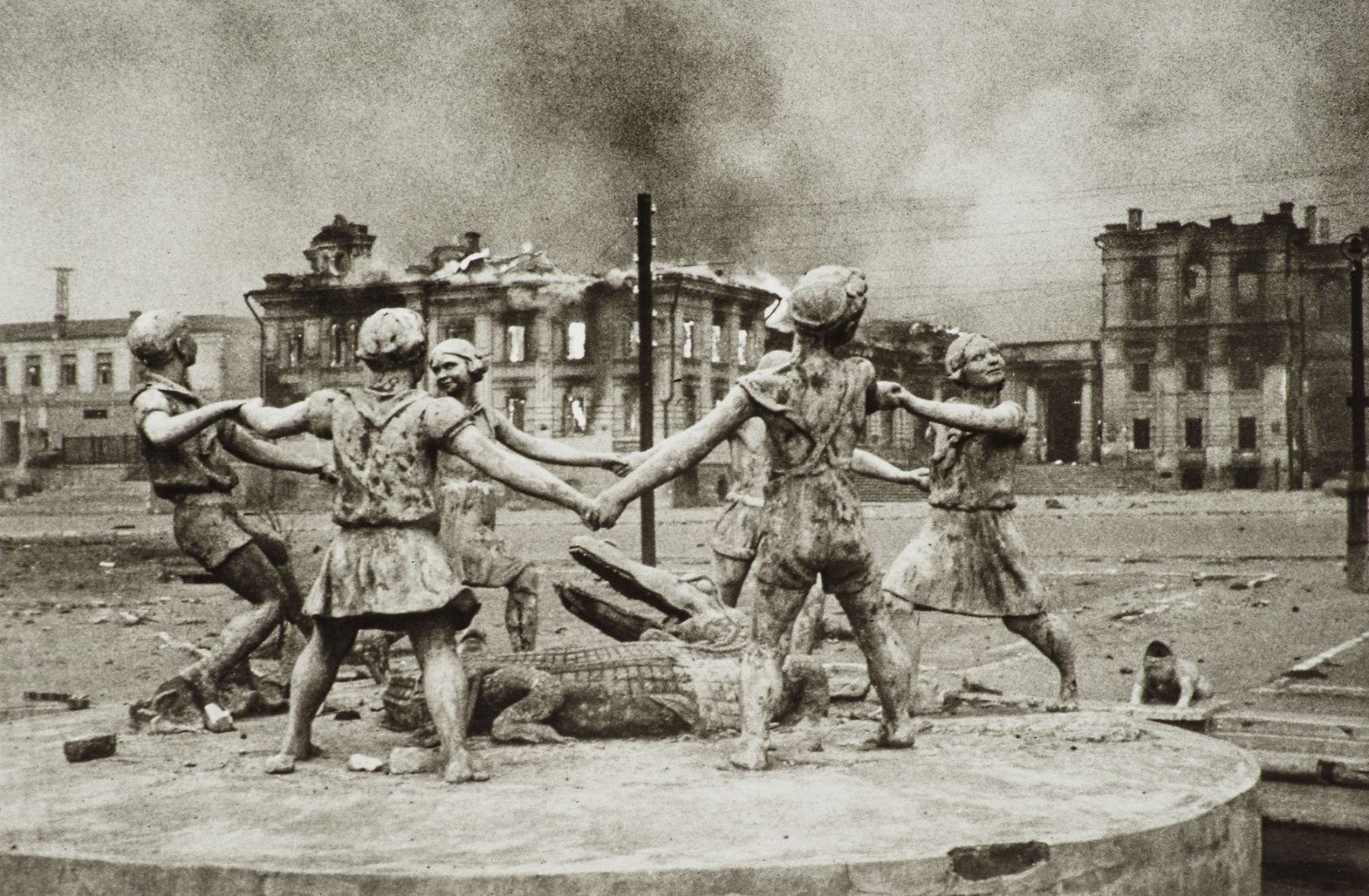 Фонтан «Дети». Сталинград. 1943 г.